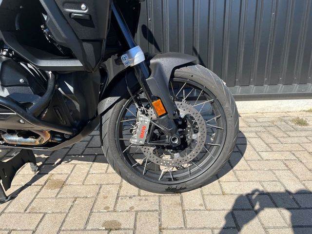 bmw - r-1300-gs-adventure-triple-black