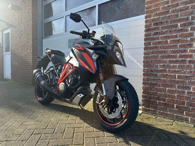ktm - 1290-super-duke-gt