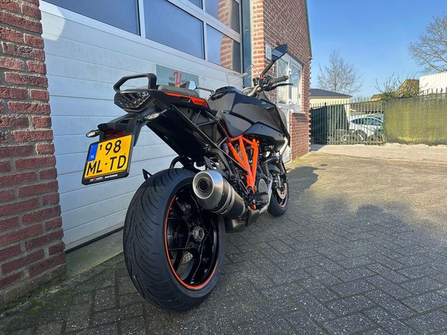 ktm - 1290-super-duke-gt