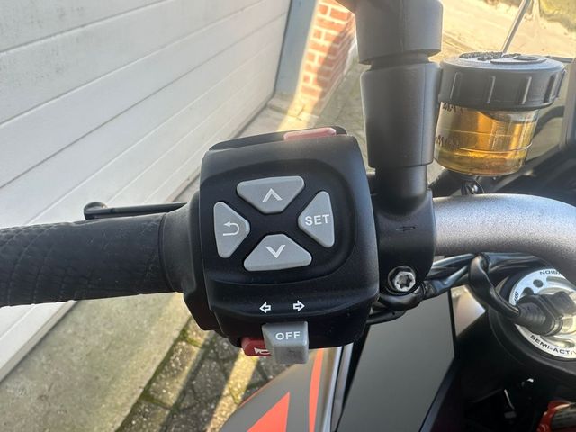 ktm - 1290-super-duke-gt