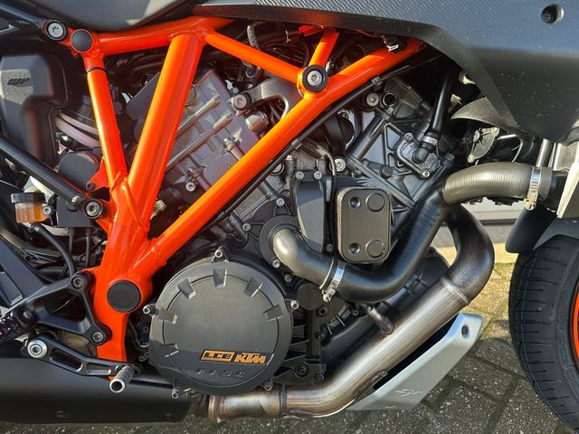 ktm - 1290-super-duke-gt