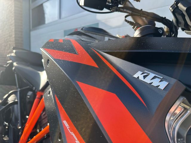 ktm - 1290-super-duke-gt