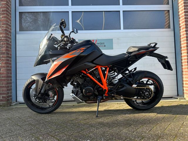 ktm - 1290-super-duke-gt