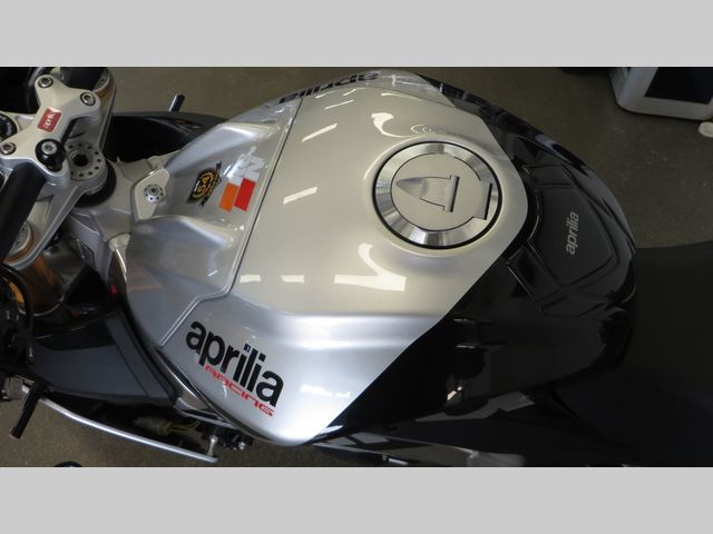 aprilia - tuono--v4-1100-factory