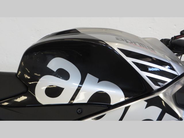 aprilia - tuono--v4-1100-factory