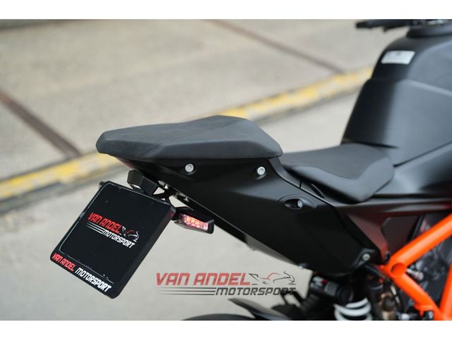 ktm - 1390-super-duke-r-evo