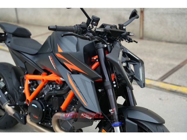 ktm - 1390-super-duke-r-evo