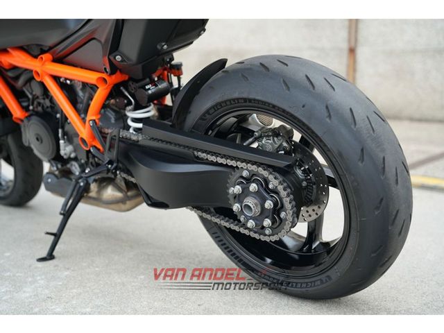 ktm - 1390-super-duke-r-evo