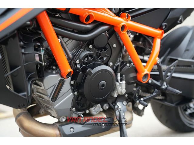 ktm - 1390-super-duke-r-evo