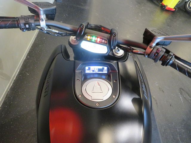 ducati - diavel