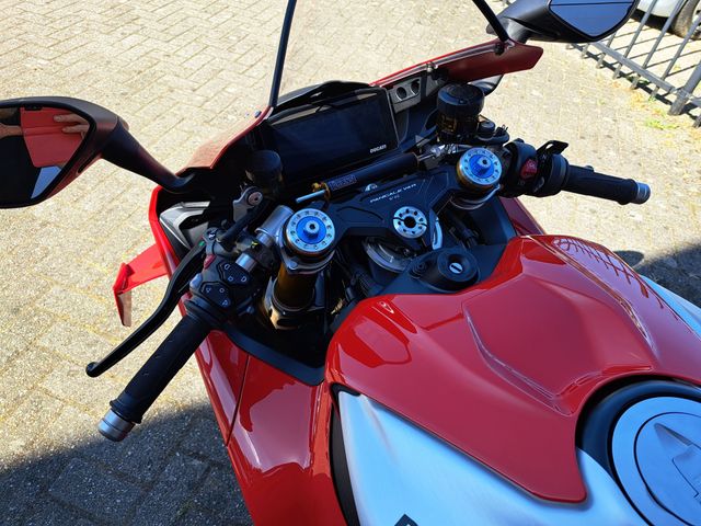ducati - panigale-v4-r