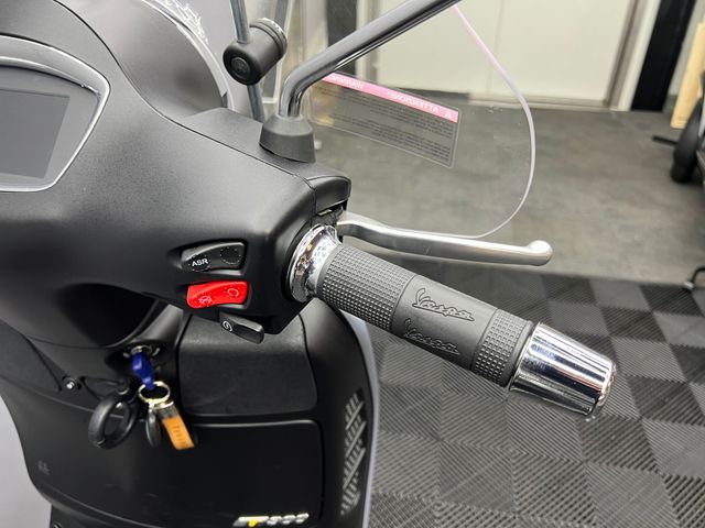 vespa - gts-super-tech-300