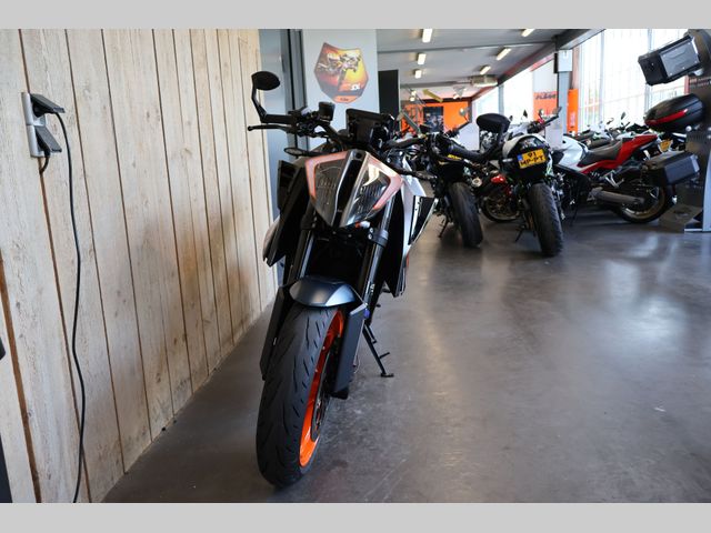 ktm - 1290-super-duke-r-evo