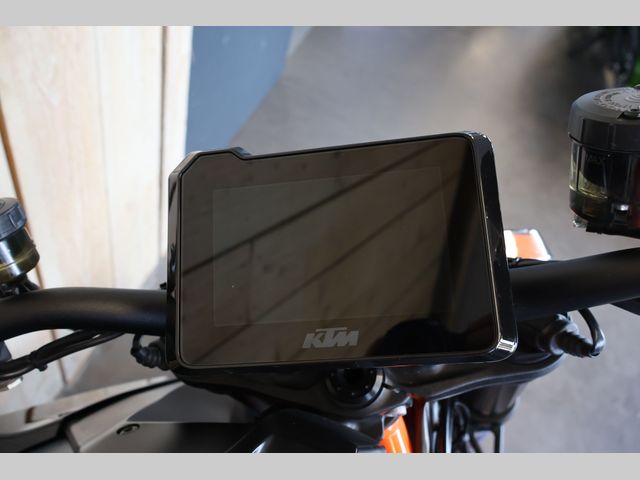 ktm - 1290-super-duke-r-evo