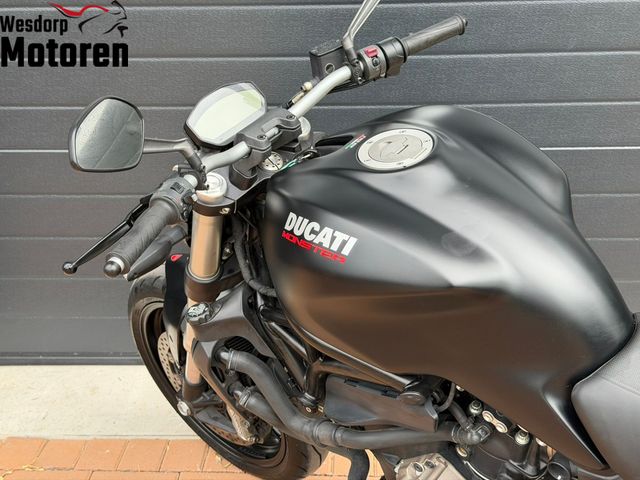 ducati - monster-821-dark