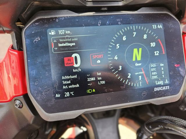 ducati - multistrada-v4-s-pikes-peak