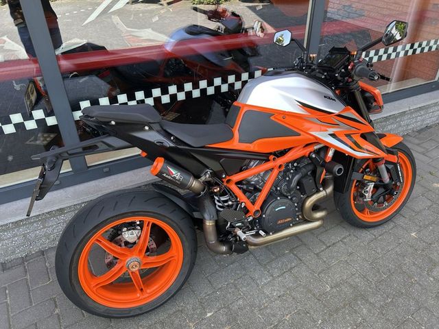 ktm - 1290-super-duke-r