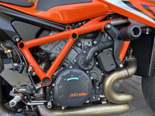 ktm - 1290-super-duke-r