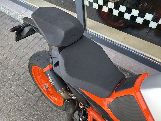 ktm - 1290-super-duke-r