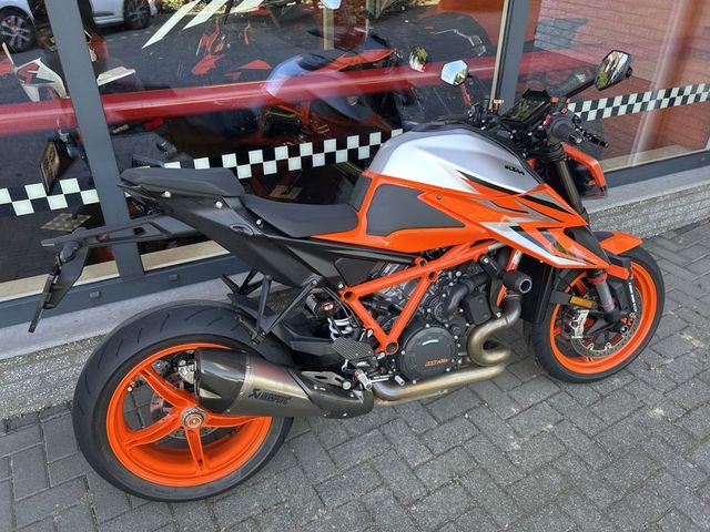 ktm - 1290-super-duke-r