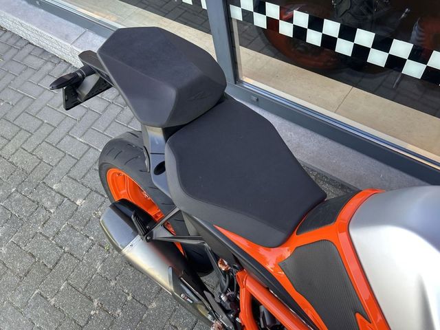ktm - 1290-super-duke-r