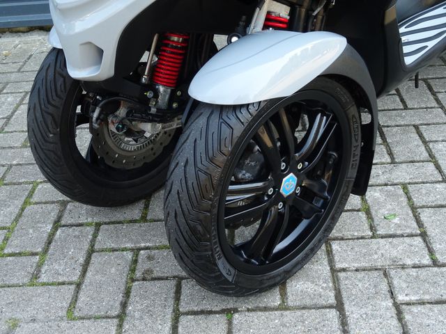 piaggio - mp3-300-hpe-sport