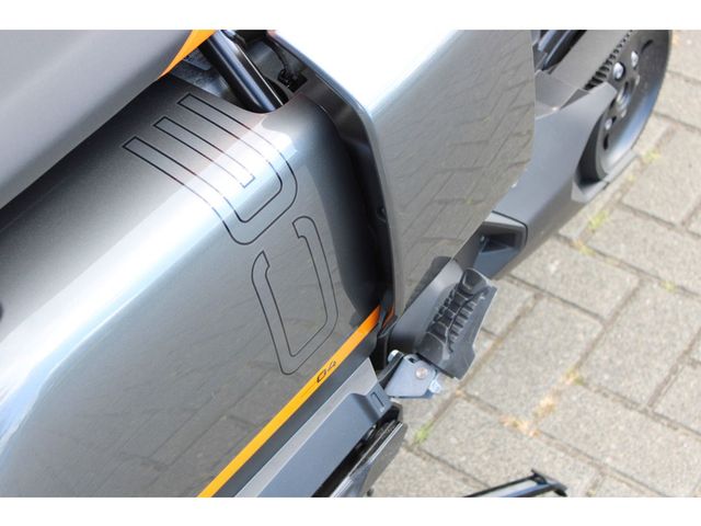 bmw - ce-04