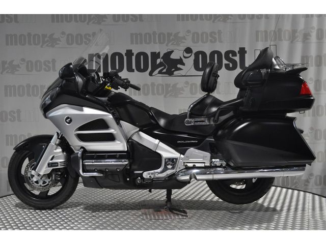 honda - gl-1800-goldwing
