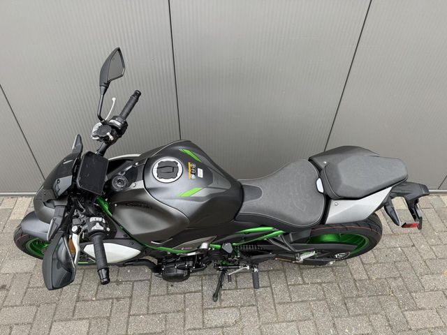kawasaki - z900-se