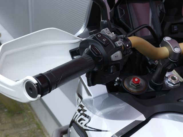 honda - crf-1000-l-africa-twin-adventure-sports