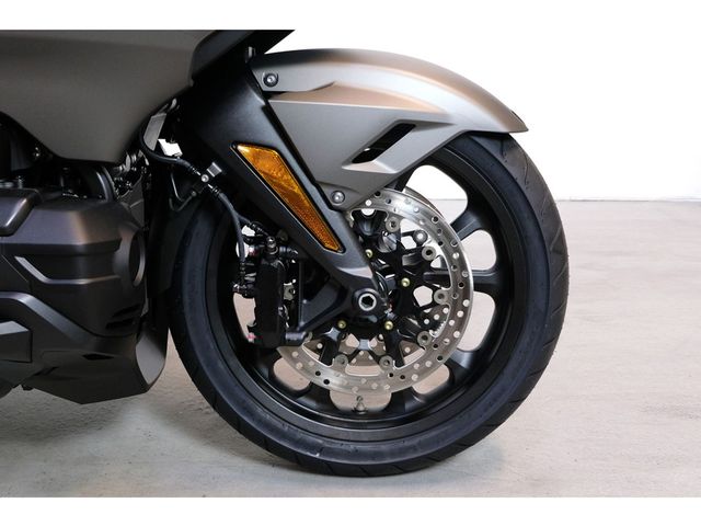 honda - gl-1800-goldwing-bagger-dct