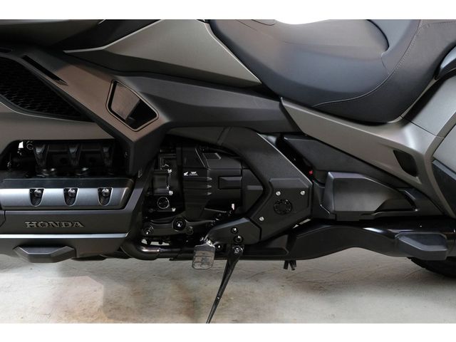 honda - gl-1800-goldwing-bagger-dct