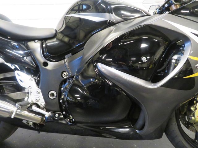 suzuki - gsx-r-1300-hayabusa
