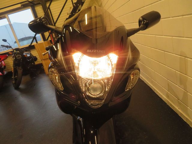 suzuki - gsx-r-1300-hayabusa