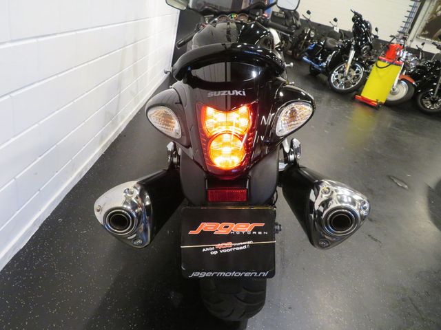 suzuki - gsx-r-1300-hayabusa