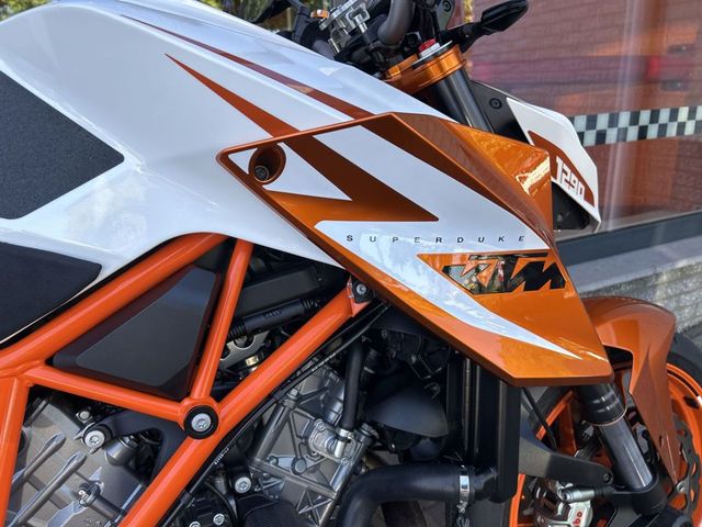 ktm - 1290-super-duke-r-se