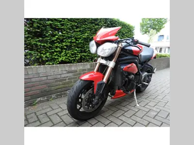 TRIUMPH SPEED TRIPLE 1050 ABS – foto 2