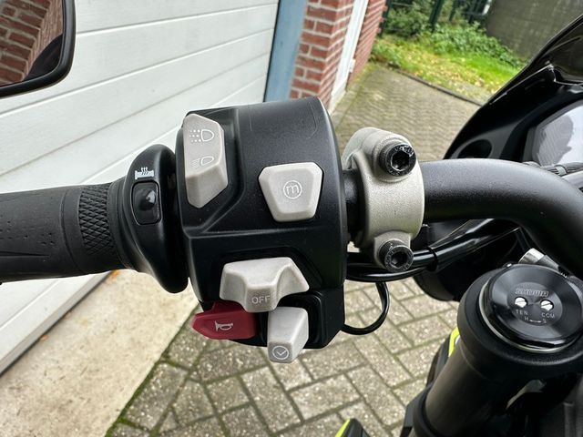 triumph - street-triple-rs