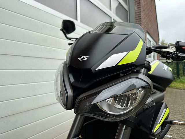 triumph - street-triple-rs