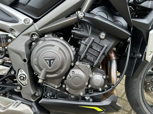 triumph - street-triple-rs