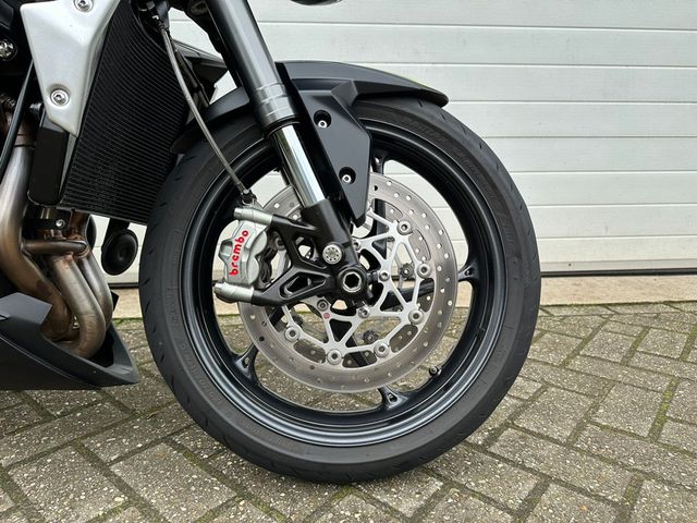 triumph - street-triple-rs