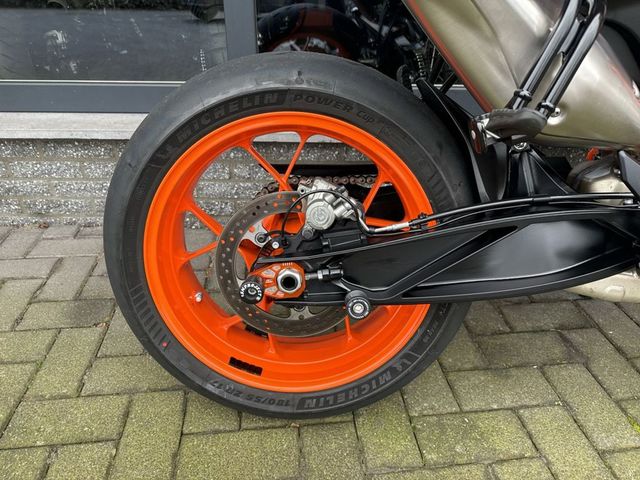 ktm - 890-duke-r