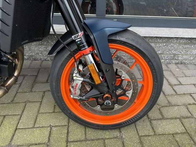 ktm - 890-duke-r