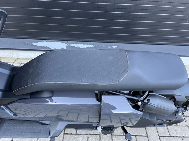 bmw - ce-04
