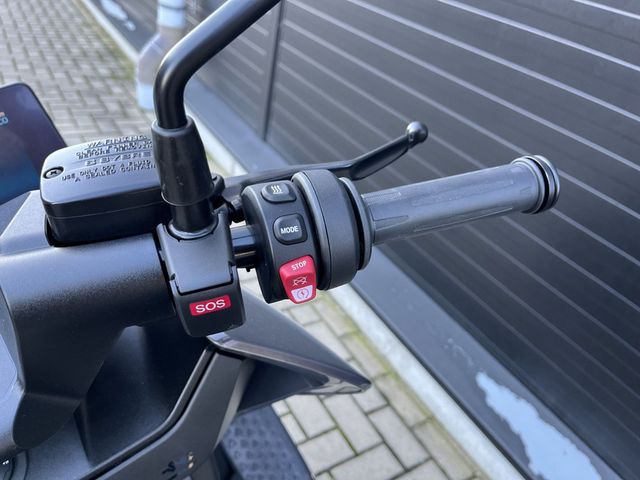 bmw - ce-04