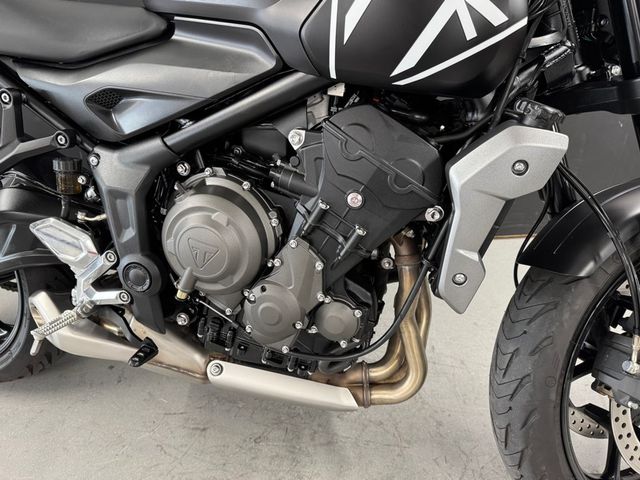 triumph - trident-660