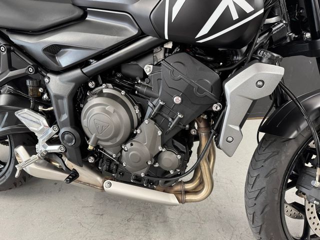 triumph - trident-660