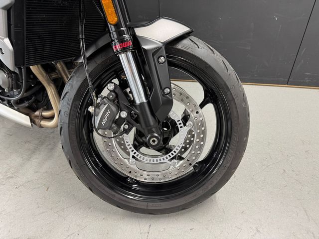 triumph - trident-660