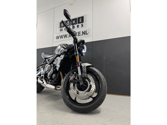 triumph - trident-660