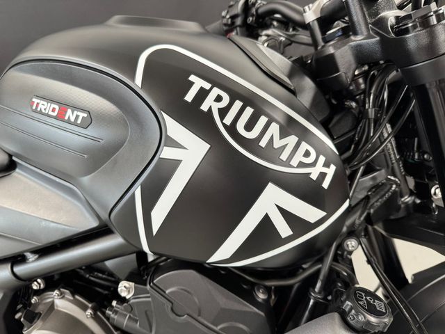 triumph - trident-660